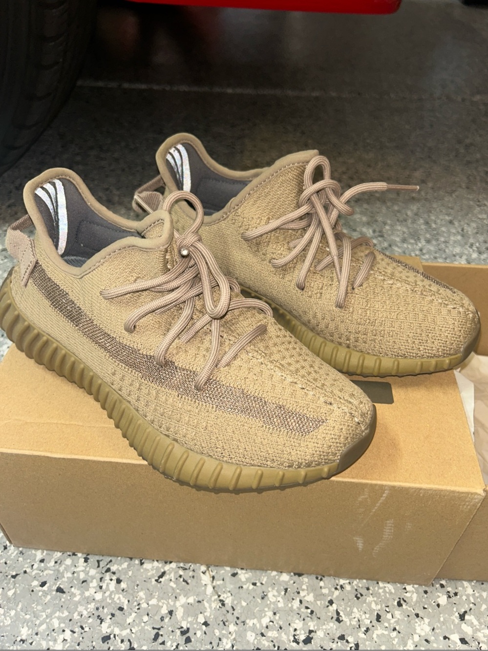 YEEZY BOOST 350 V2- Earth